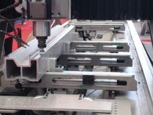 4000系列标准机型适合加工各种铝合金板材及铝合金型材